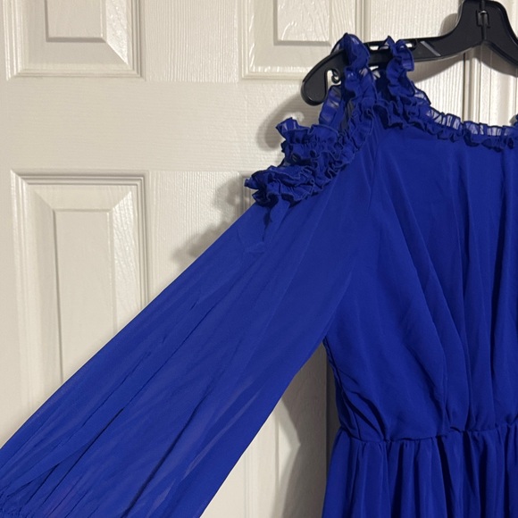 Elegant Blue Cold Shoulder Dress - Picture 3 of 5